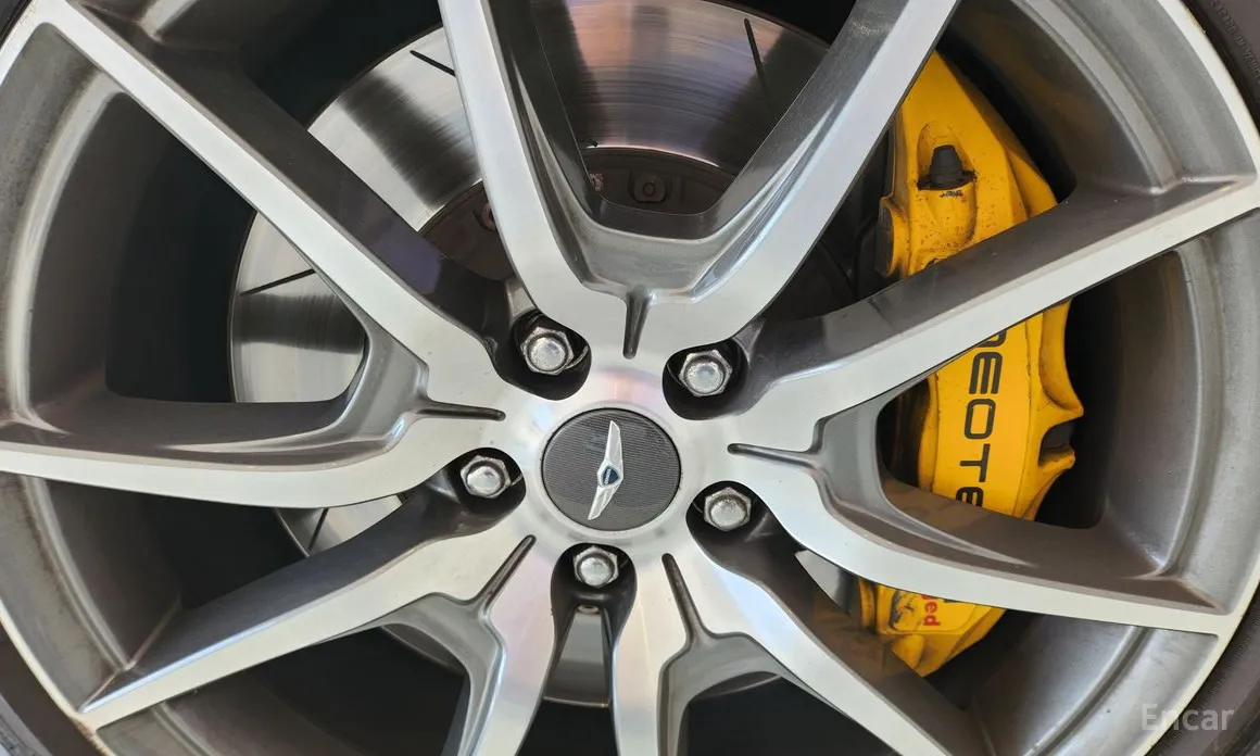 Фото 19 - Genesis G70