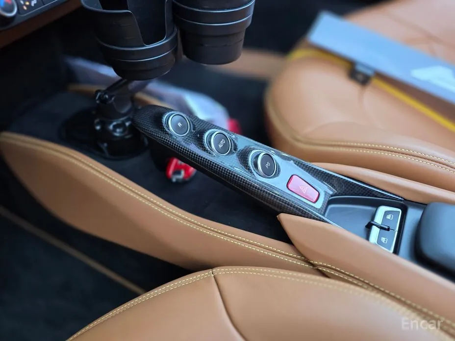 Фото 10 - Ferrari F8