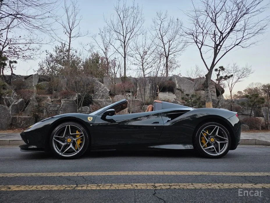 Фото 2 - Ferrari F8