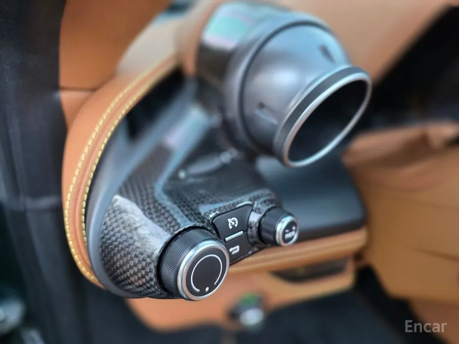 Фото 8 - Ferrari F8