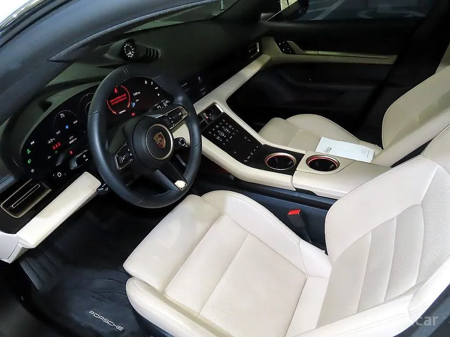 Фото 10 - Porsche Taycan