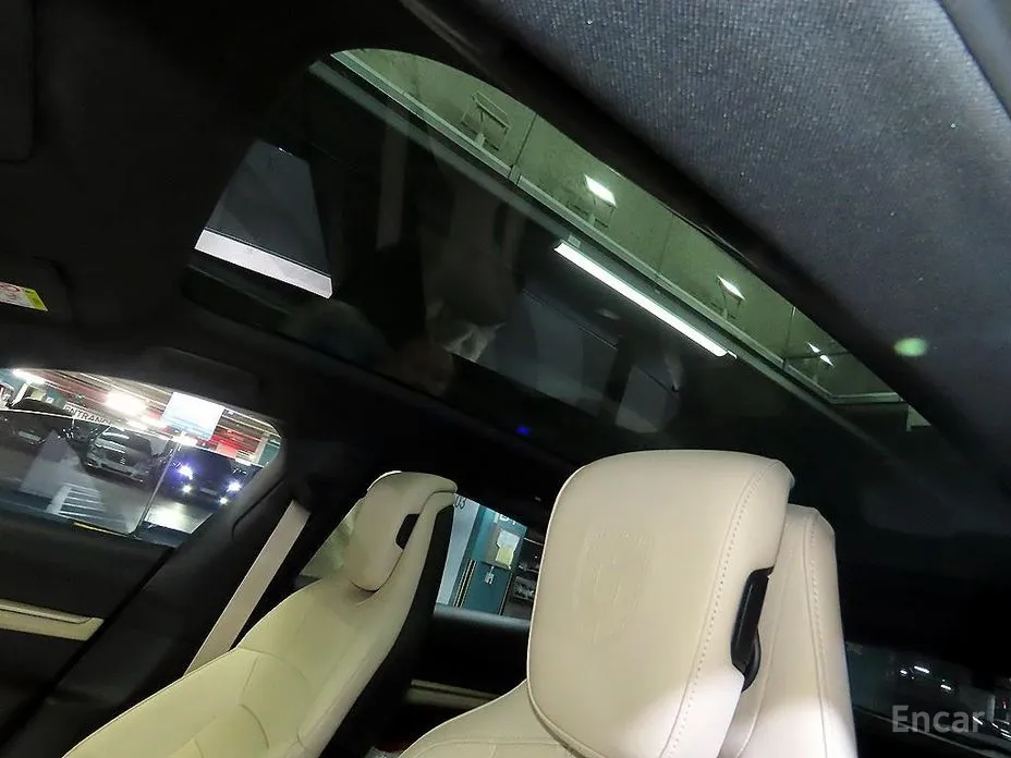 Фото 16 - Porsche Taycan