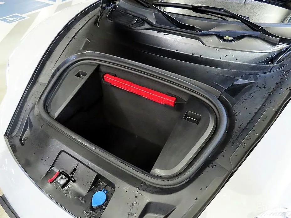 Фото 19 - Porsche Taycan