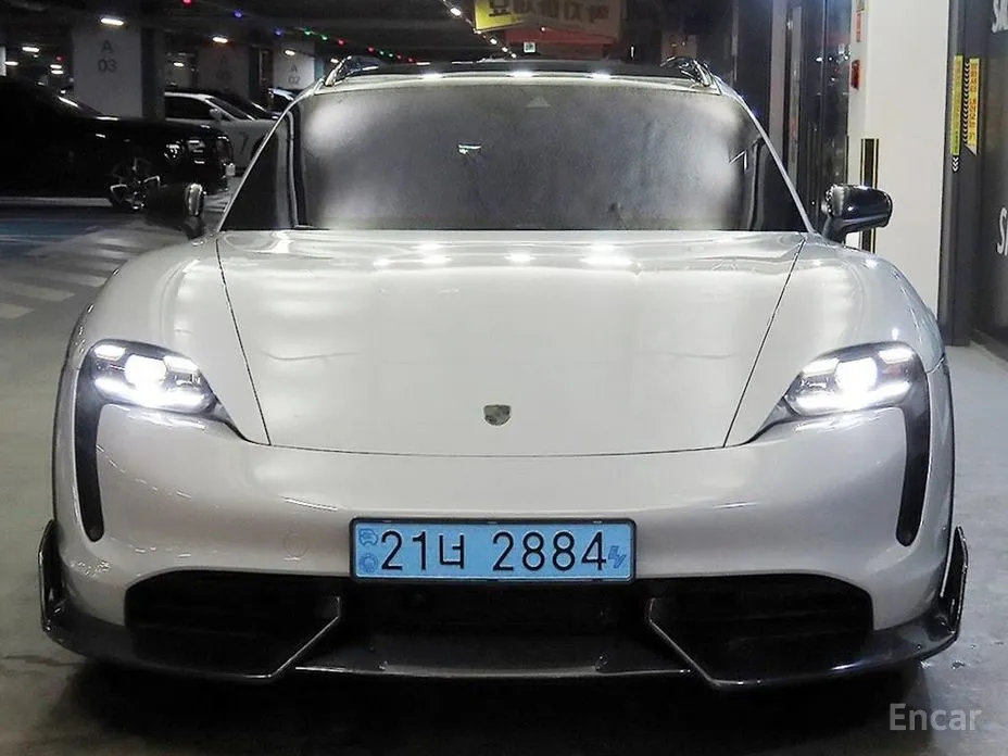 Фото 2 - Porsche Taycan