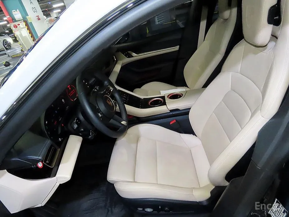 Фото 6 - Porsche Taycan