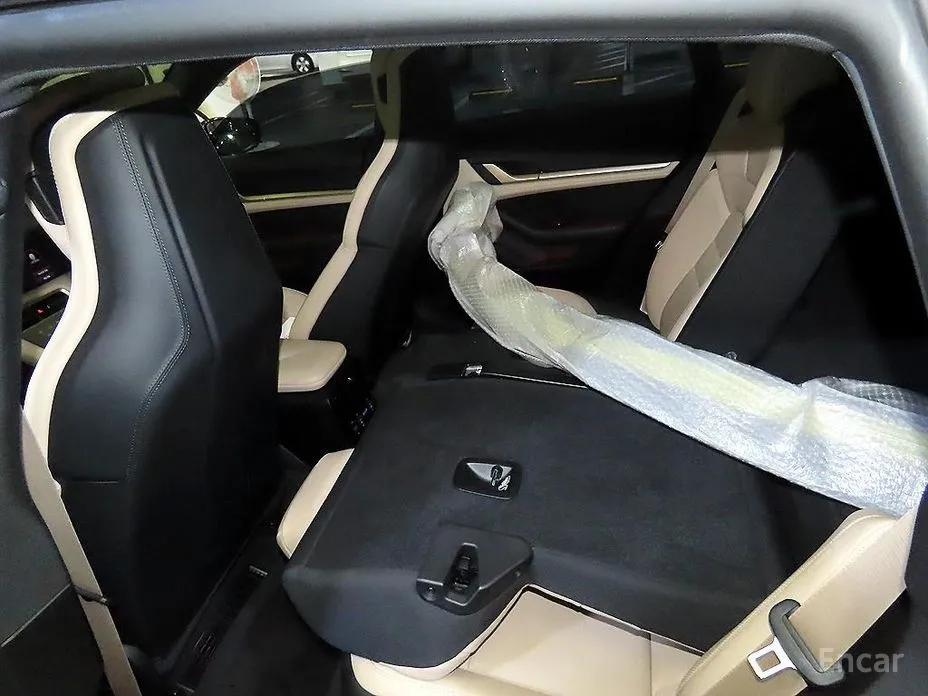 Фото 7 - Porsche Taycan