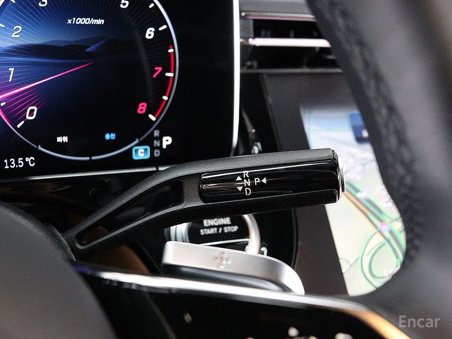 Photo 18 - Mercedes-Benz E-Class