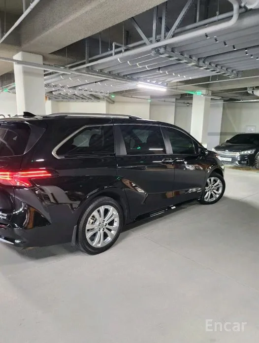 Фото 4 - Toyota Sienna