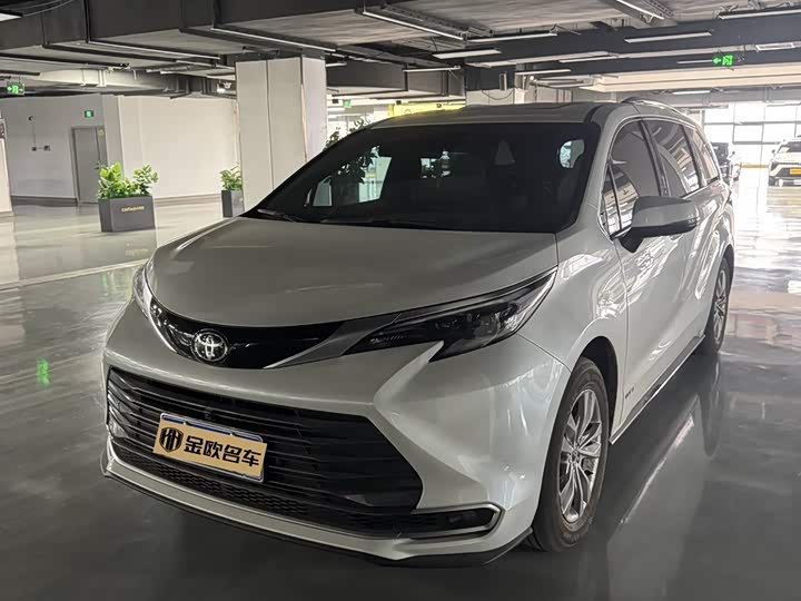 Фото 1 - Toyota Sienna