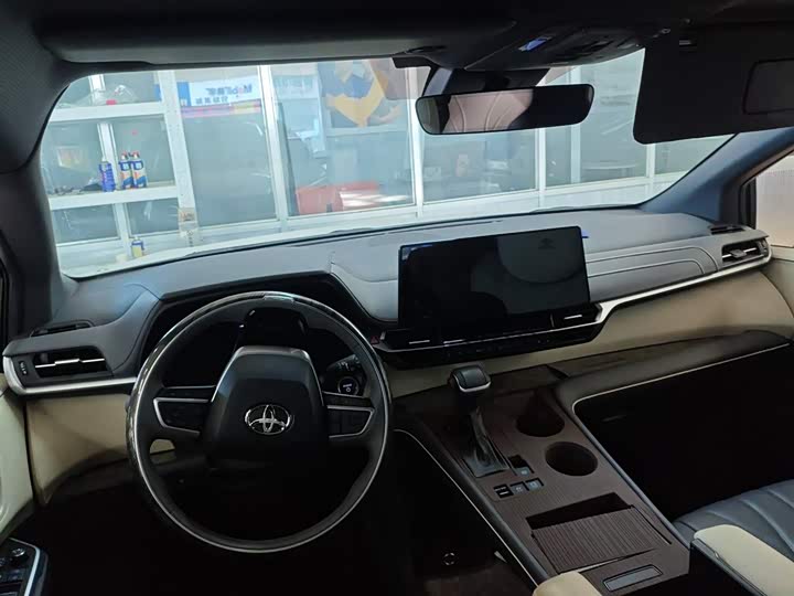 Фото 3 - Toyota Sienna