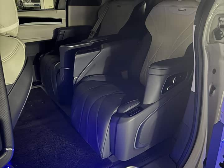 Фото 7 - Toyota Sienna