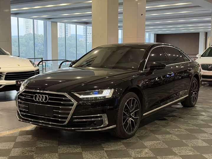 Фото 1 - Audi A8