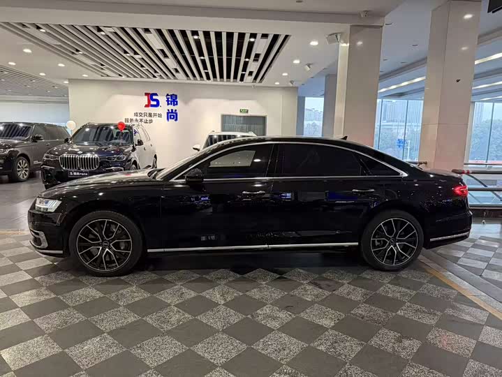 Фото 3 - Audi A8