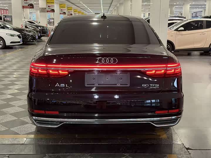 Фото 5 - Audi A8