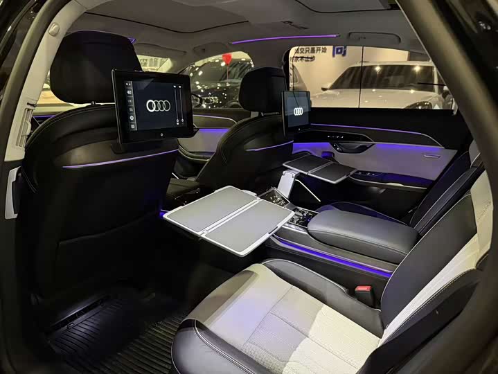 Фото 7 - Audi A8