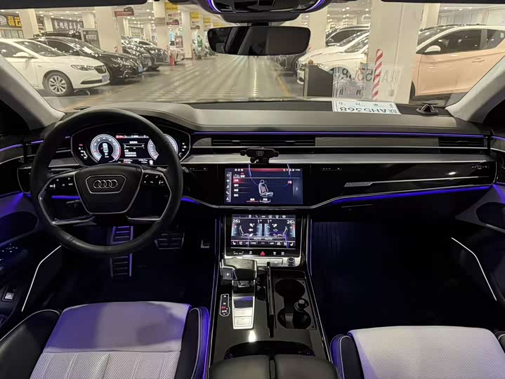Фото 8 - Audi A8