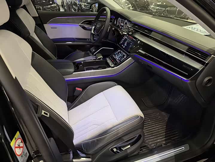 Фото 9 - Audi A8