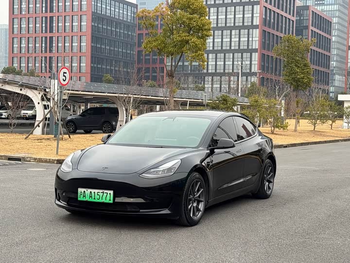 Фото 1 - Tesla Model 3