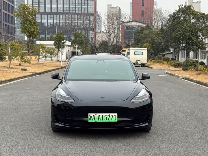 Фото 2 - Tesla Model 3