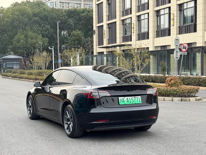 Фото 4 - Tesla Model 3