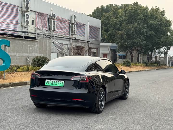 Фото 6 - Tesla Model 3