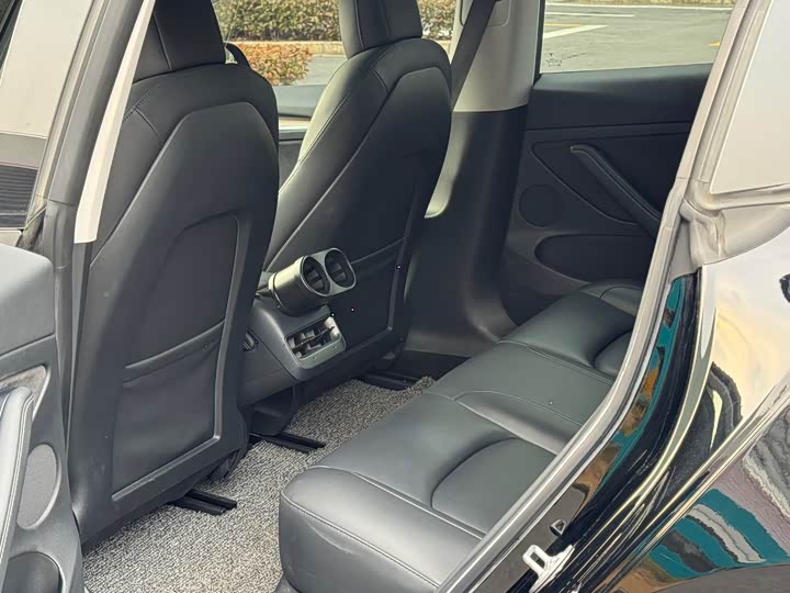 Фото 9 - Tesla Model 3