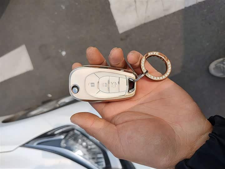 Фото 9 - Chevrolet Onix (Cavalier)