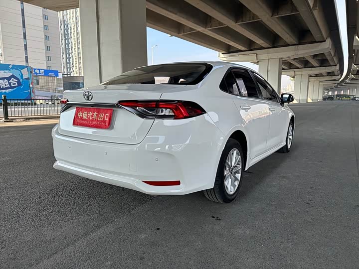 Фото 9 - Toyota Corolla