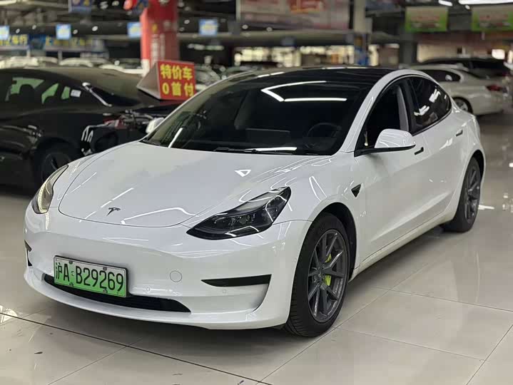 Фото 1 - Tesla Model 3