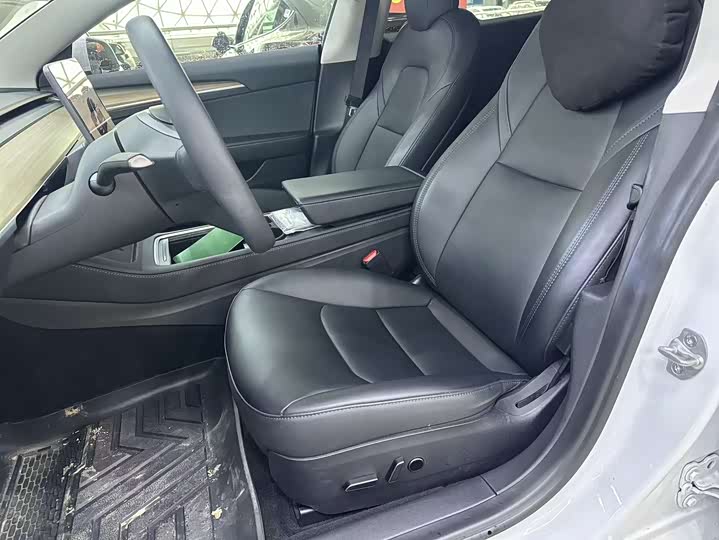 Фото 4 - Tesla Model 3