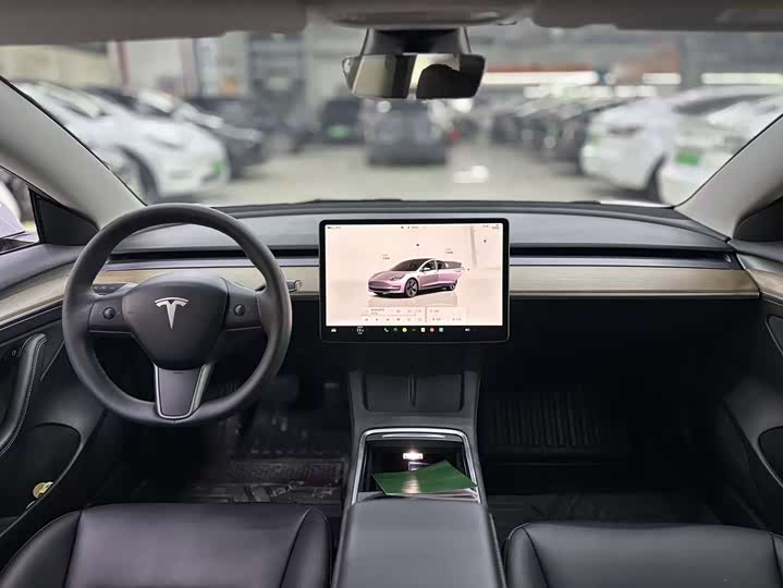 Фото 6 - Tesla Model 3