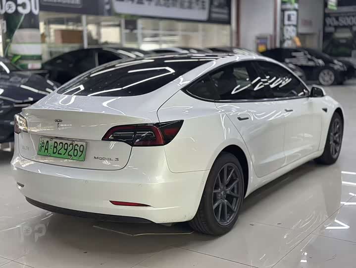 Фото 8 - Tesla Model 3