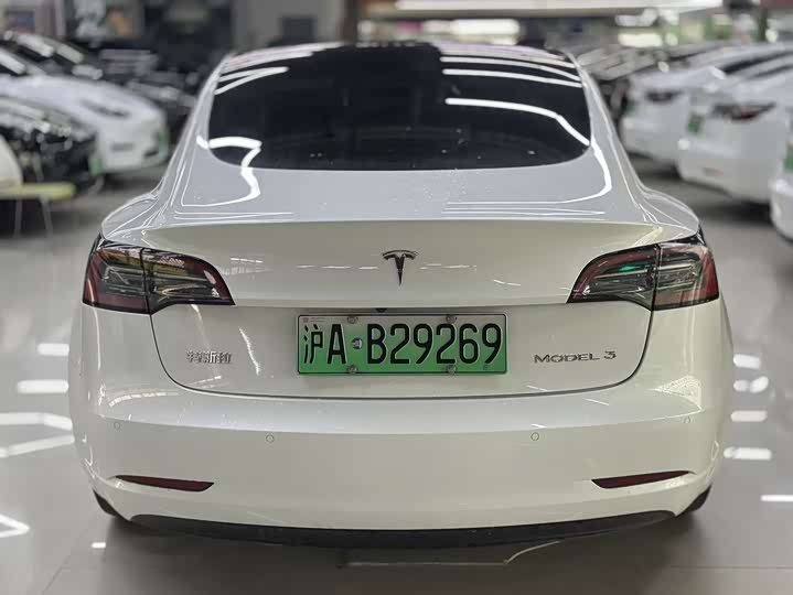 Фото 9 - Tesla Model 3