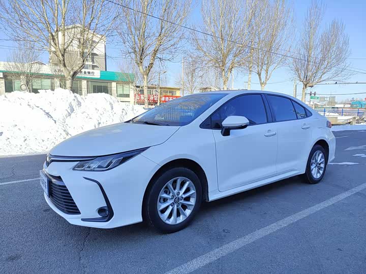 Фото 2 - Toyota Corolla