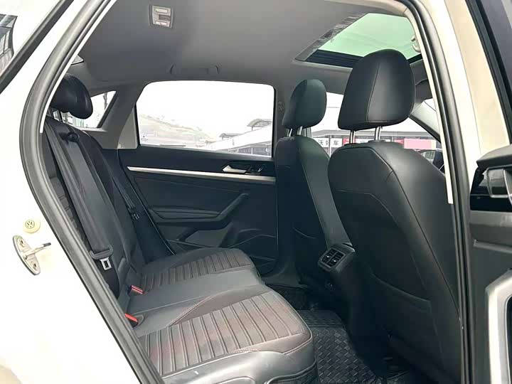 Фото 8 - Volkswagen Lavida