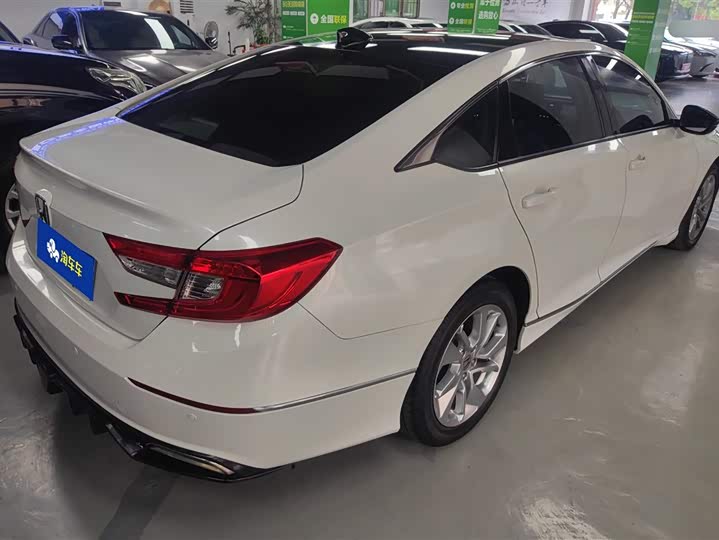 Фото 3 - Honda Accord