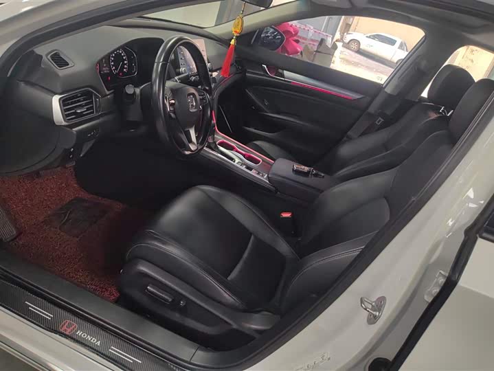 Фото 9 - Honda Accord