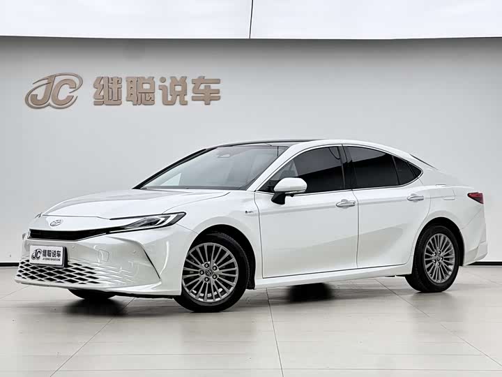 Фото 1 - Toyota Camry