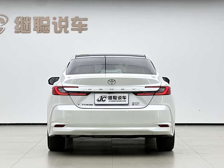 Фото 3 - Toyota Camry