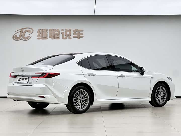 Фото 4 - Toyota Camry