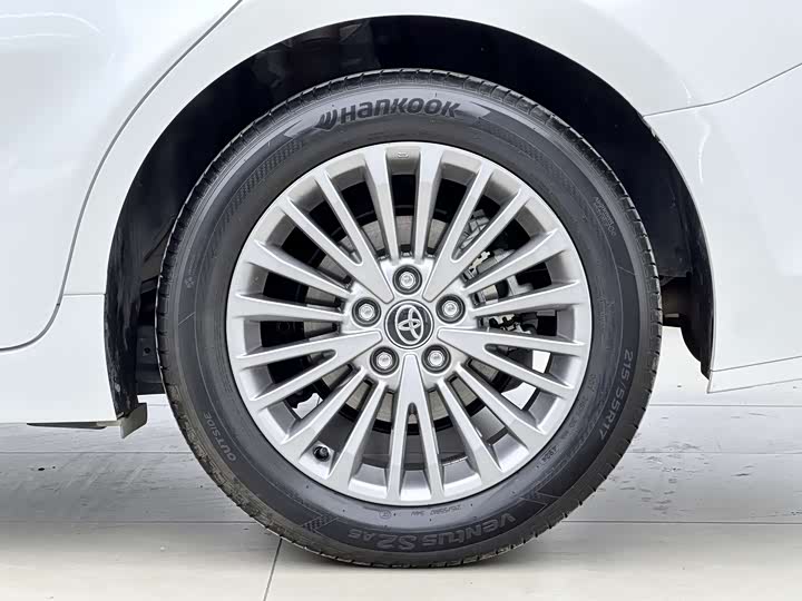 Фото 6 - Toyota Camry