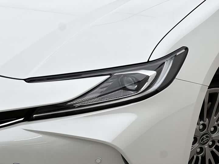 Фото 8 - Toyota Camry