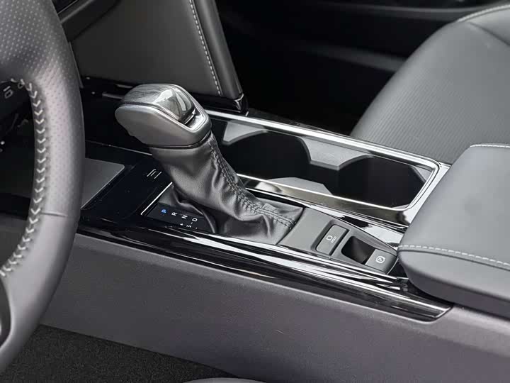 Фото 9 - Toyota Camry