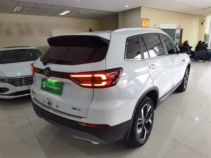 Фото 7 - Changan CS75
