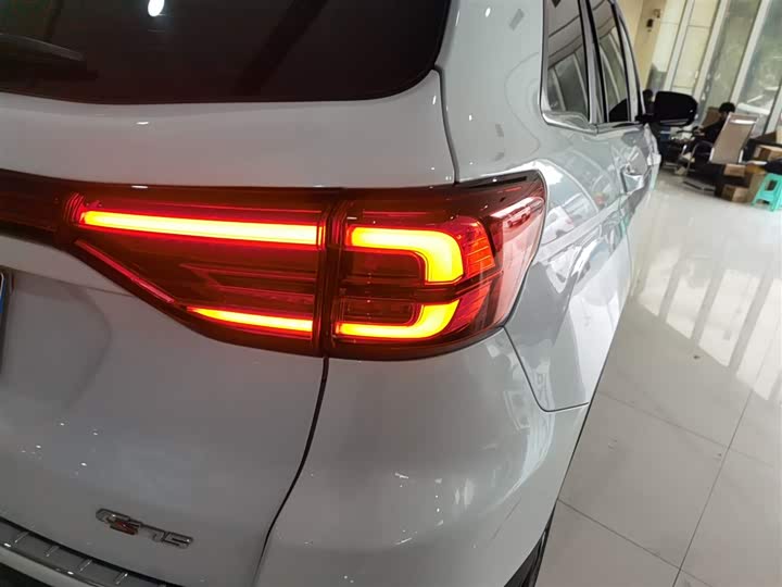 Фото 8 - Changan CS75