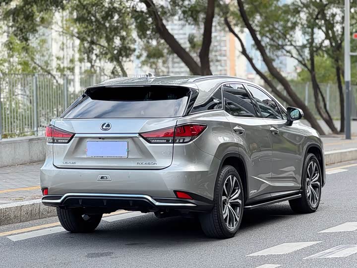 Фото 3 - Lexus RX