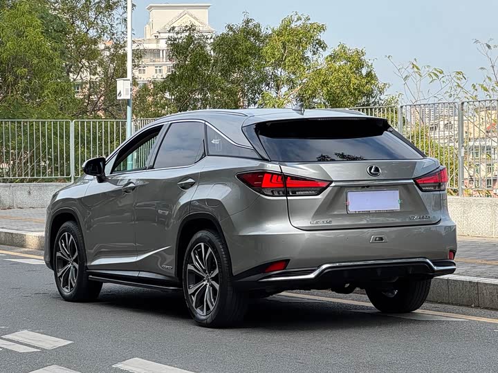 Фото 4 - Lexus RX