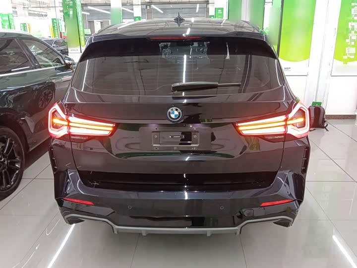 Фото 6 - BMW iX3
