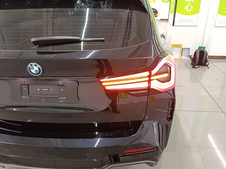 Фото 8 - BMW iX3