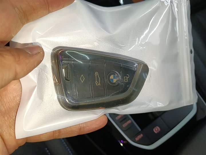 Фото 9 - BMW iX3